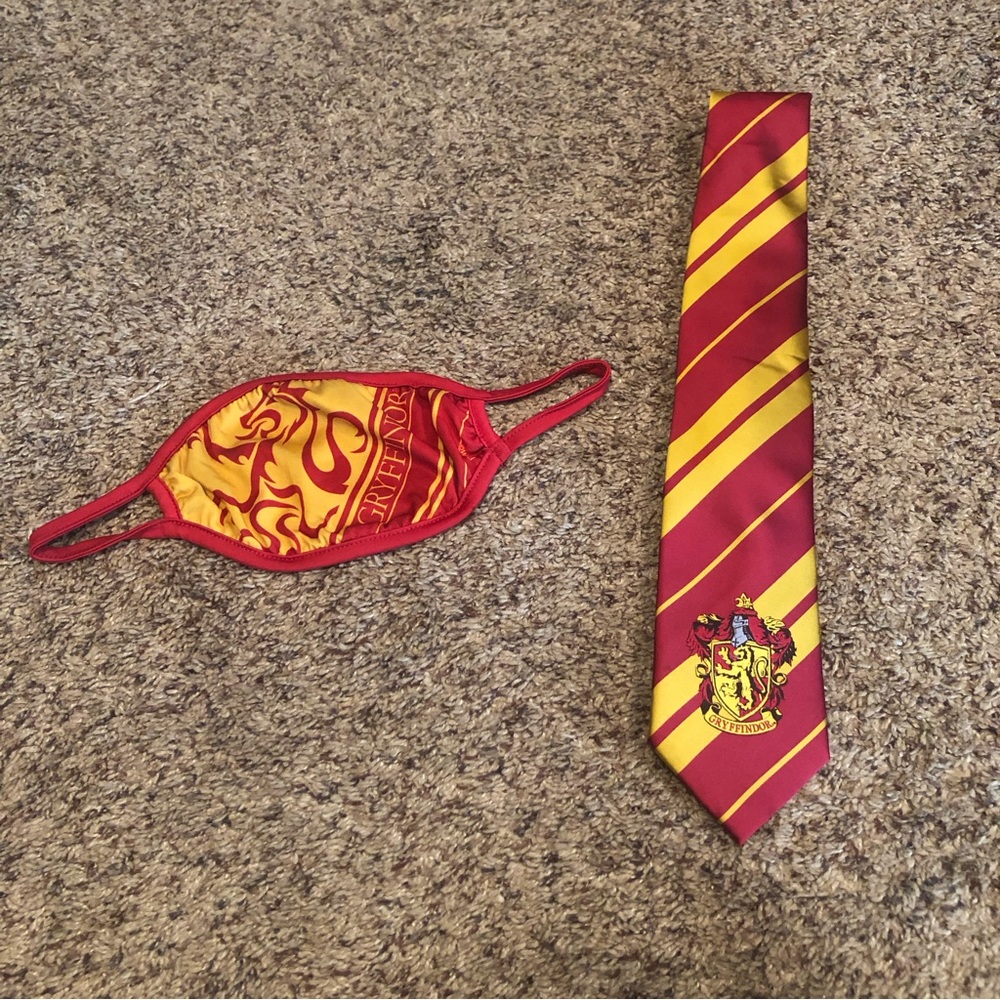 Gryffindor Mask And Tie
